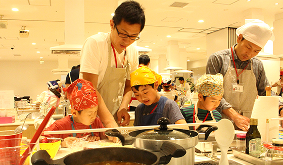 ファミリークッキングの様子