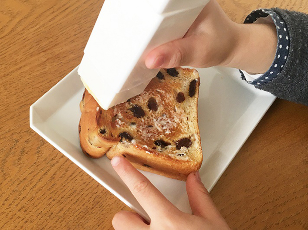 子ども楽しみながら塗ってくれるように