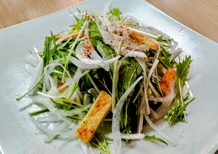 「篠原タマネギ」と水菜サラダ